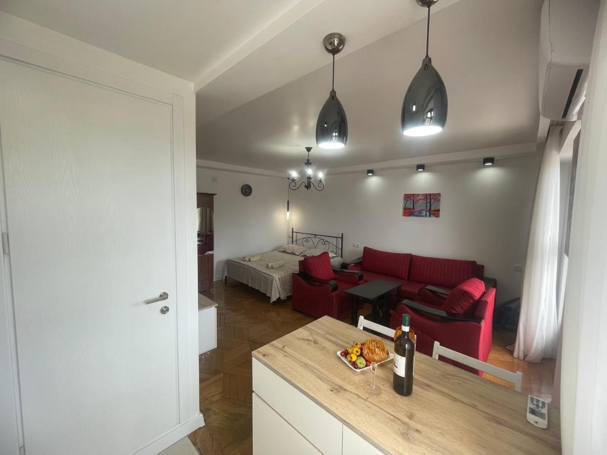 Apartment 2 Minutes From The Sea Батумі Екстер'єр фото